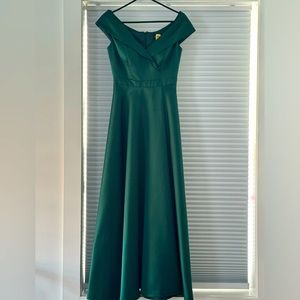 Gorgeous emerald satin floor length dress size 2 from XSCAPE.